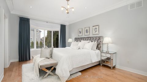 Photo 22 at 22 Siderno Crescent, East Woodbridge, Vaughan