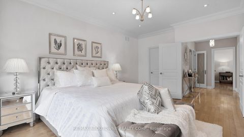 Photo 25 at 22 Siderno Crescent, East Woodbridge, Vaughan