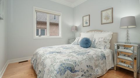 Photo 27 at 22 Siderno Crescent, East Woodbridge, Vaughan