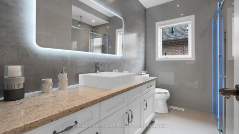 Photo 28 at 22 Siderno Crescent, East Woodbridge, Vaughan