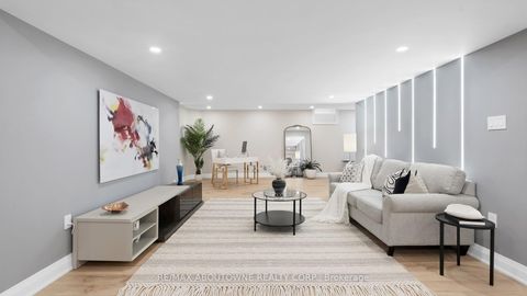 Photo 32 at 22 Siderno Crescent, East Woodbridge, Vaughan