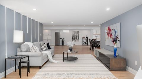 Photo 34 at 22 Siderno Crescent, East Woodbridge, Vaughan