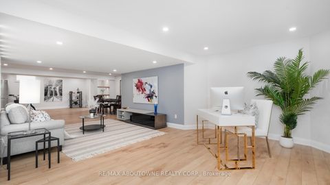 Photo 35 at 22 Siderno Crescent, East Woodbridge, Vaughan