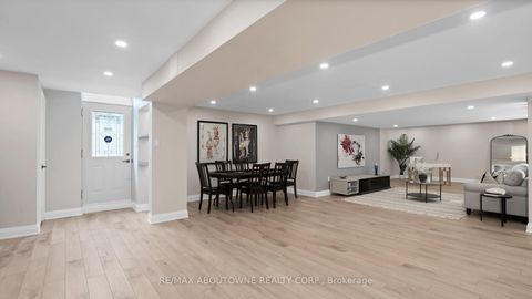 Photo 36 at 22 Siderno Crescent, East Woodbridge, Vaughan