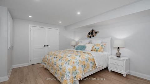 Photo 37 at 22 Siderno Crescent, East Woodbridge, Vaughan