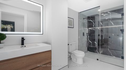 Photo 39 at 22 Siderno Crescent, East Woodbridge, Vaughan