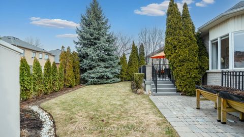 Photo 41 at 22 Siderno Crescent, East Woodbridge, Vaughan