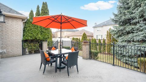 Photo 43 at 22 Siderno Crescent, East Woodbridge, Vaughan