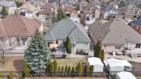 Photo 44 at 22 Siderno Crescent, East Woodbridge, Vaughan