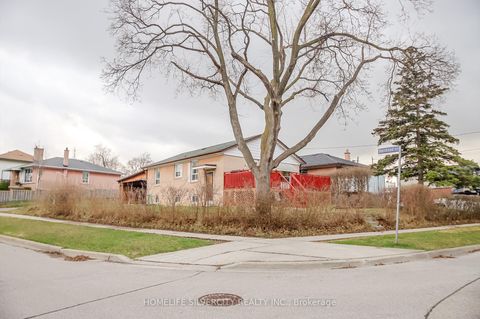 Photo 2 at 10 Coppermill Drive, Kipling, Toronto