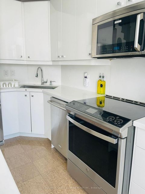 Photo 5 at 703 - 225 Webb Drive, City Centre, Mississauga