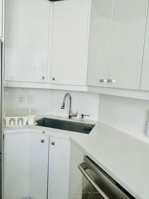 Photo 8 at 703 - 225 Webb Drive, City Centre, Mississauga