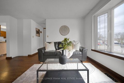 Photo 12 at 2 Fairbairn Court S, Bowmanville, Clarington