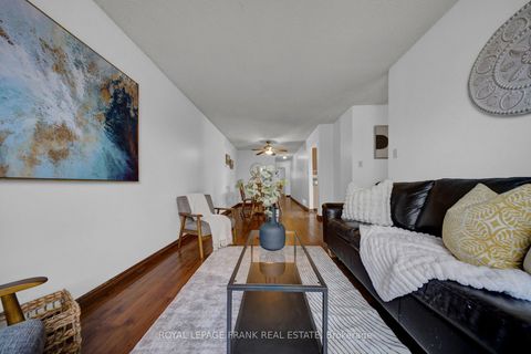 Photo 13 at 2 Fairbairn Court S, Bowmanville, Clarington