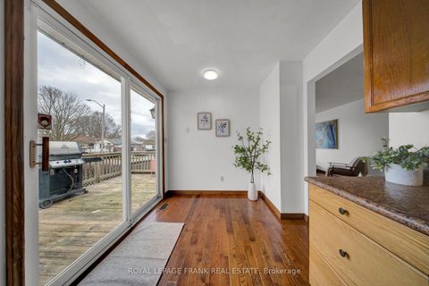 Photo 18 at 2 Fairbairn Court S, Bowmanville, Clarington