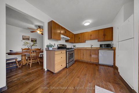 Photo 19 at 2 Fairbairn Court S, Bowmanville, Clarington