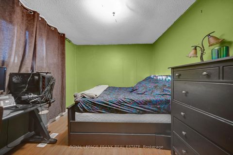 Photo 23 at 2 Fairbairn Court S, Bowmanville, Clarington