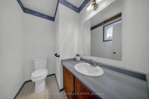 Photo 27 at 2 Fairbairn Court S, Bowmanville, Clarington