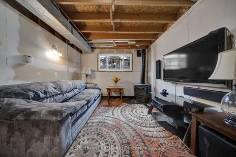 Photo 31 at 2 Fairbairn Court S, Bowmanville, Clarington