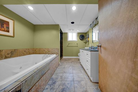 Photo 34 at 2 Fairbairn Court S, Bowmanville, Clarington