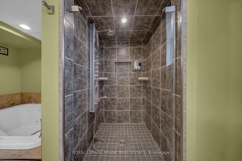 Photo 35 at 2 Fairbairn Court S, Bowmanville, Clarington