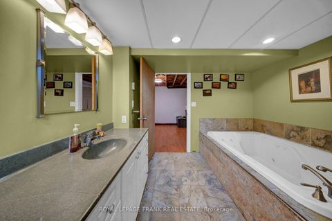 Photo 36 at 2 Fairbairn Court S, Bowmanville, Clarington