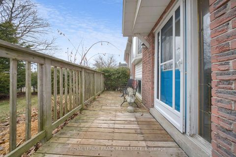 Photo 37 at 2 Fairbairn Court S, Bowmanville, Clarington