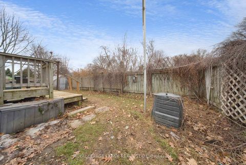 Photo 38 at 2 Fairbairn Court S, Bowmanville, Clarington