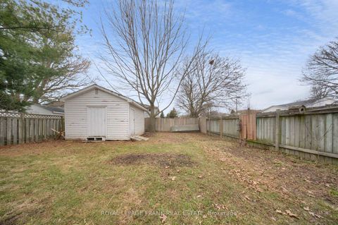 Photo 40 at 2 Fairbairn Court S, Bowmanville, Clarington