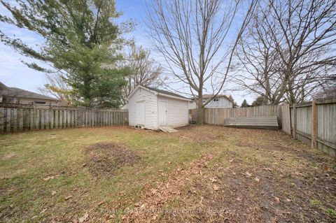 Photo 41 at 2 Fairbairn Court S, Bowmanville, Clarington