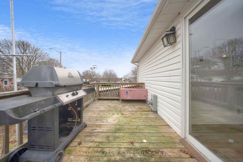 Photo 45 at 2 Fairbairn Court S, Bowmanville, Clarington