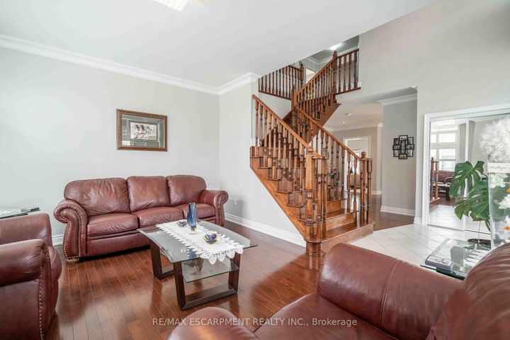 Photo 7 at 3220 SORRENTO Crescent, Alton, Burlington