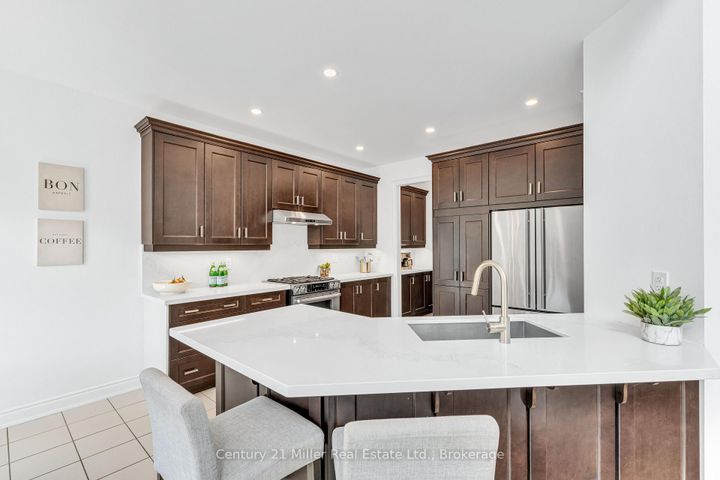 Photo 6 at 202 Innville Crescent, BR Bronte, Oakville