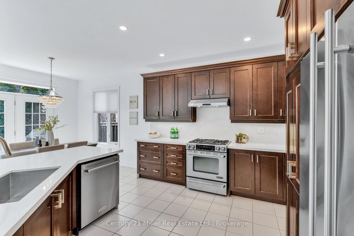 Photo 7 at 202 Innville Crescent, BR Bronte, Oakville