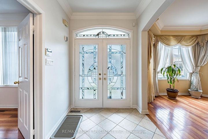 Photo 3 at 85 Bloomsbury Avenue, Vales of Castlemore, Brampton