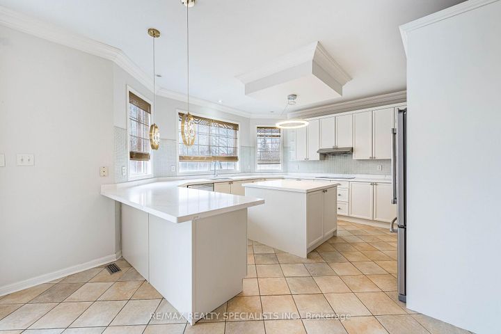 Photo 10 at 85 Bloomsbury Avenue, Vales of Castlemore, Brampton