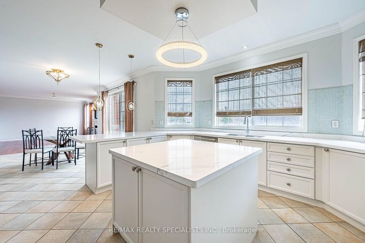 Photo 11 at 85 Bloomsbury Avenue, Vales of Castlemore, Brampton