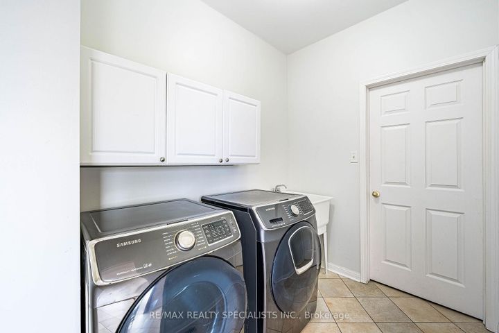 Photo 15 at 85 Bloomsbury Avenue, Vales of Castlemore, Brampton