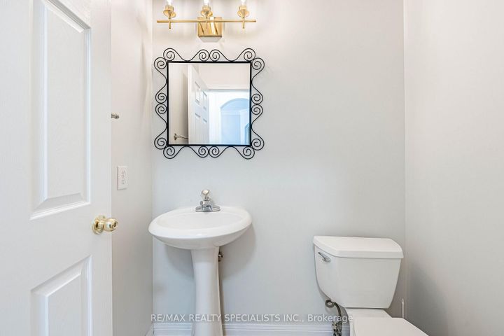 Photo 16 at 85 Bloomsbury Avenue, Vales of Castlemore, Brampton