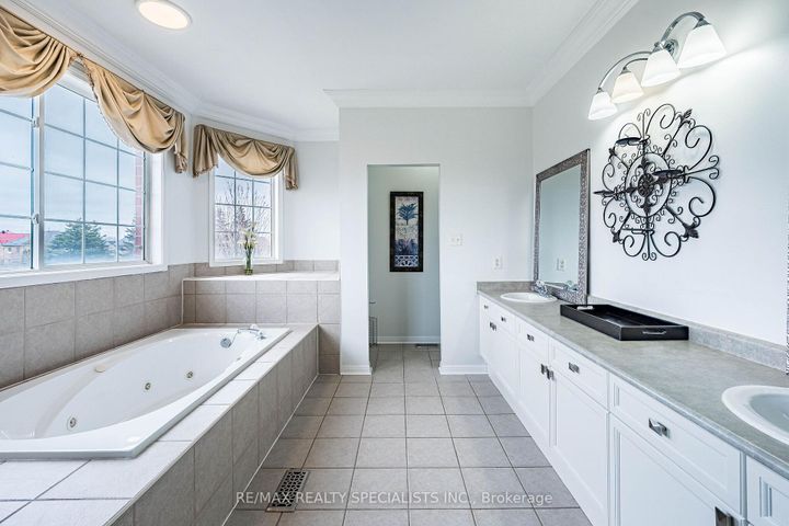 Photo 22 at 85 Bloomsbury Avenue, Vales of Castlemore, Brampton