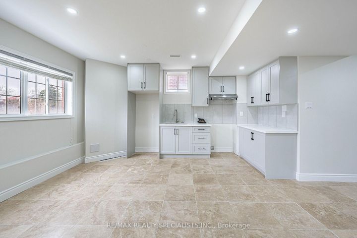 Photo 38 at 85 Bloomsbury Avenue, Vales of Castlemore, Brampton