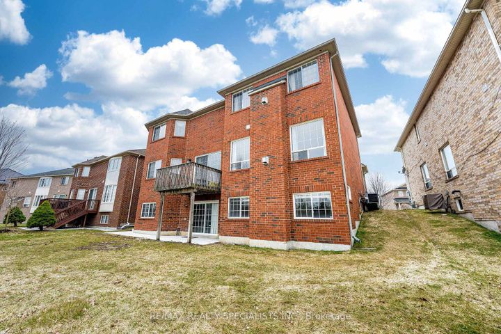 Photo 49 at 85 Bloomsbury Avenue, Vales of Castlemore, Brampton