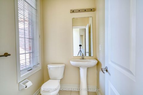 Photo 9 at 17 Mercury Avenue, Keswick South, Georgina