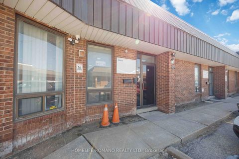 Photo 2 at 35 - 101 Toro Road, York University Heights, Toronto