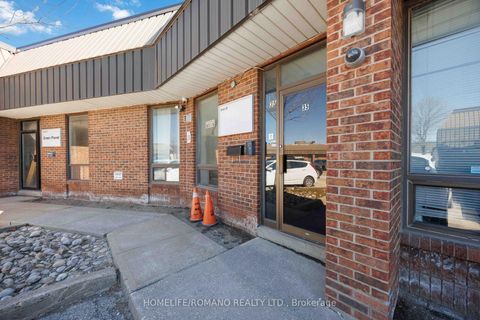 Photo 3 at 35 - 101 Toro Road, York University Heights, Toronto