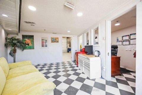 Photo 8 at 35 - 101 Toro Road, York University Heights, Toronto