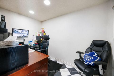 Photo 10 at 35 - 101 Toro Road, York University Heights, Toronto