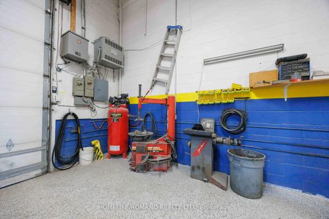 Photo 5 at 35 - 101 Toro Road, York University Heights, Toronto