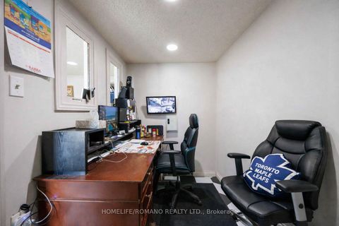 Photo 20 at 35 - 101 Toro Road, York University Heights, Toronto