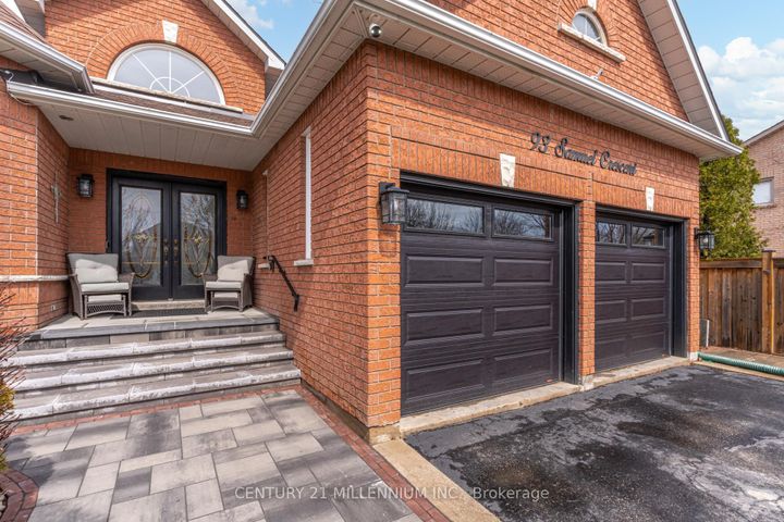 Photo 2 at 93 Samuel Crescent, Georgetown, Halton Hills